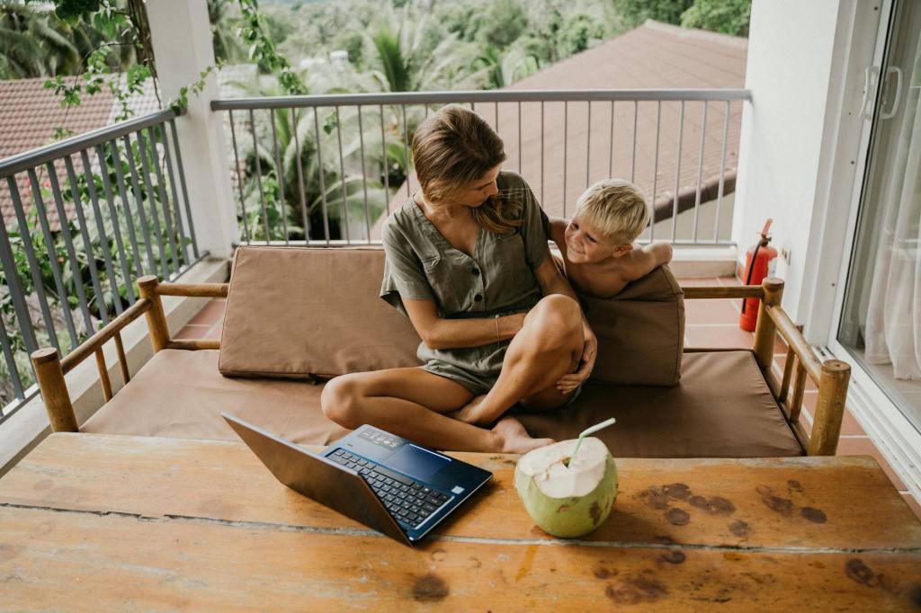 7 Realistic Side Hustles for Moms to Boost Your Income from&nbsp;Home